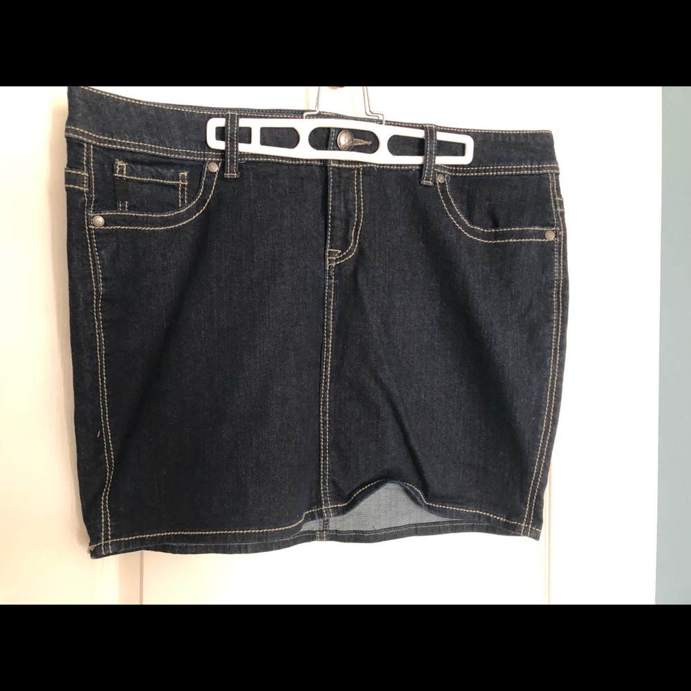 Torrid dark denim skirt